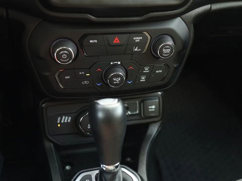 Used 2023 Jeep Renegade Latitude AWD/4WD image 25