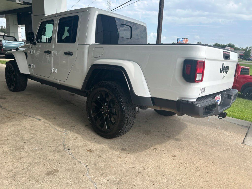 Used 2025 Jeep Gladiator Sport AWD/4WD image 5
