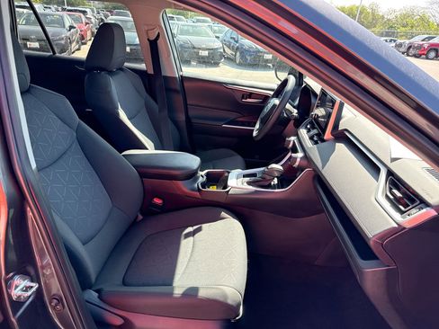 Certified 2025 Toyota RAV4 XLE FWD image 24
