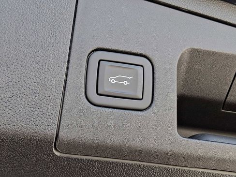 Certified 2023 Cadillac XT4 Luxury w/ Cold Weather Package image 25