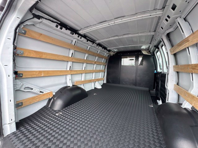 Used 2025 Chevrolet Express 2500 w/ Driver Convenience Package RWD image 22
