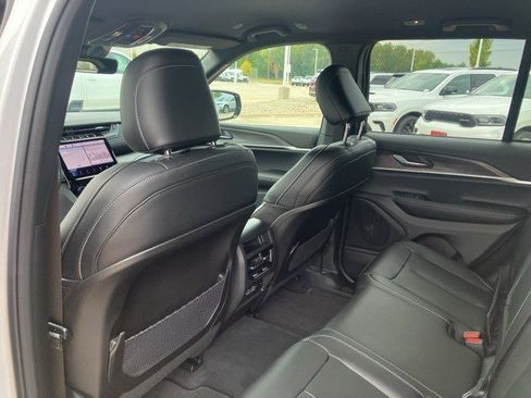 New 2025 Jeep Grand Cherokee Limited image 23