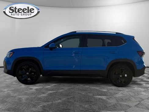 New 2025 Volkswagen Taos SE image 2