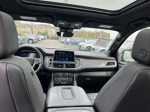 Used 2023 Chevrolet Suburban High Country AWD/4WD image 27