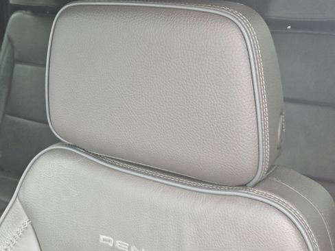 Used 2022 GMC Yukon XL Denali image 17