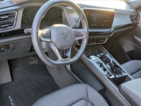Used 2024 Volkswagen Atlas Cross Sport SE image 10