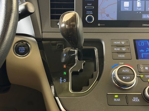 Used 2019 Toyota Sienna XLE w/ XLE Navigation Package FWD image 19