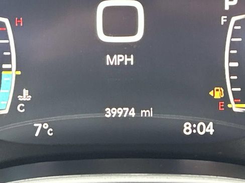 Used 2023 Chrysler Pacifica Touring-L image 35