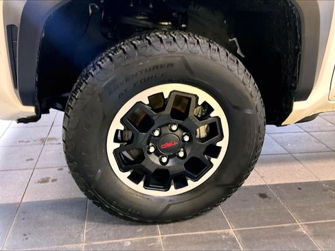 Used 2025 Toyota Tacoma TRD Off-Road image 7