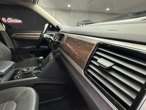 Used 2019 Volkswagen Atlas SEL Premium image 36