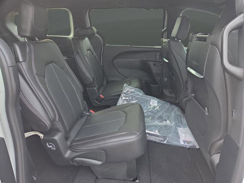 New 2026 Chrysler Pacifica Select image 34