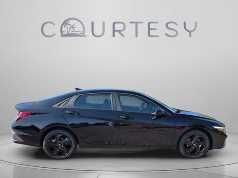 New 2026 Hyundai Elantra SEL Sport FWD image 6