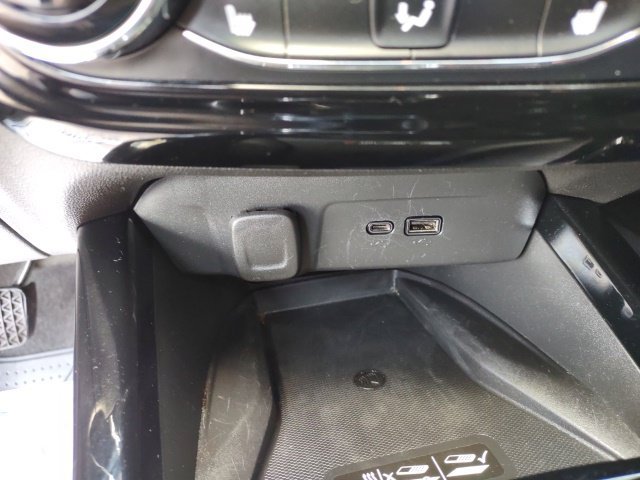 Used 2025 Chevrolet Trax RS w/ Sunroof Package FWD image 15