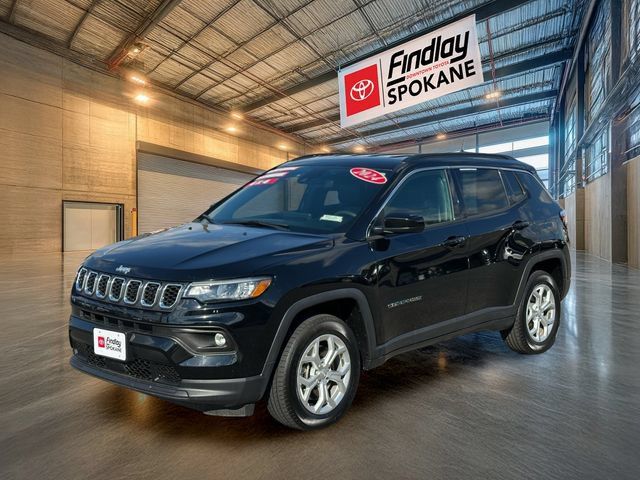 Used 2024 Jeep Compass Latitude AWD/4WD image 1
