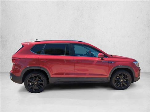 Used 2022 Volkswagen Taos SEL w/ Panoramic Sunroof Package FWD image 6