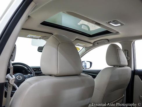 Used 2022 Nissan Rogue Sport SL w/ Premium Package image 17