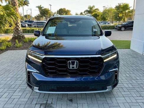 Certified 2023 Honda Pilot Touring image 2