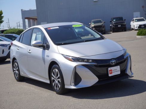 Used 2021 Toyota Prius Prime XLE FWD image 1