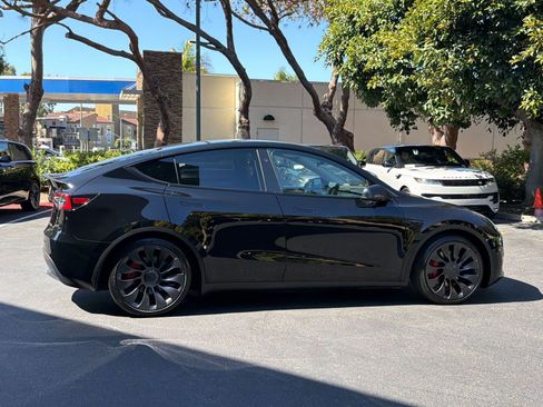 Used 2024 Tesla Model Y Performance AWD/4WD image 8