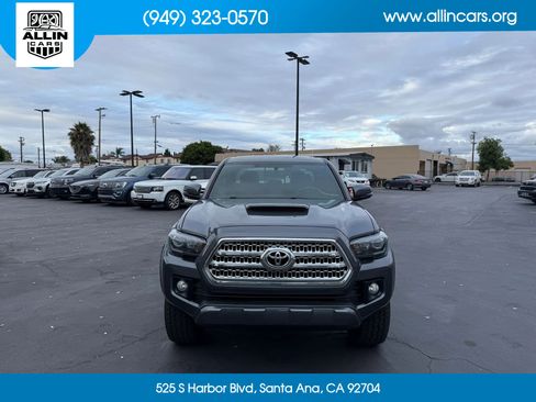 Used 2017 Toyota Tacoma TRD Sport w/ Tow Package RWD image 2