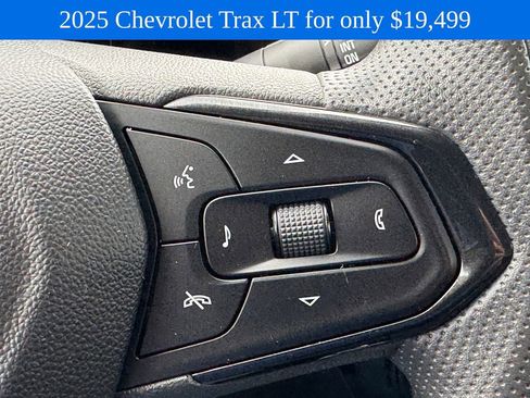 Used 2025 Chevrolet Trax LT FWD image 18