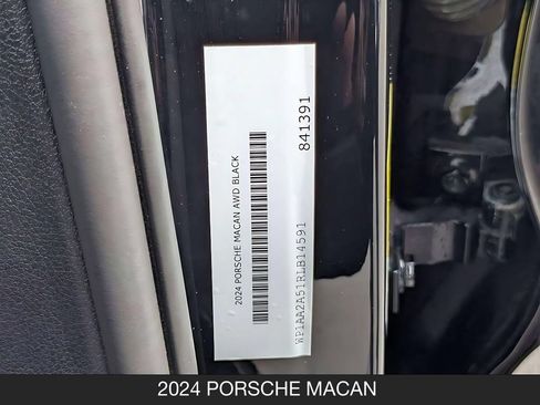 Used 2024 Porsche Macan AWD/4WD image 28