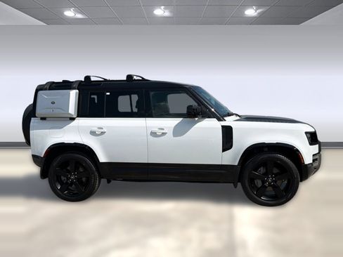 Used 2022 Land Rover Defender 110 X-Dynamic SE AWD/4WD image 8