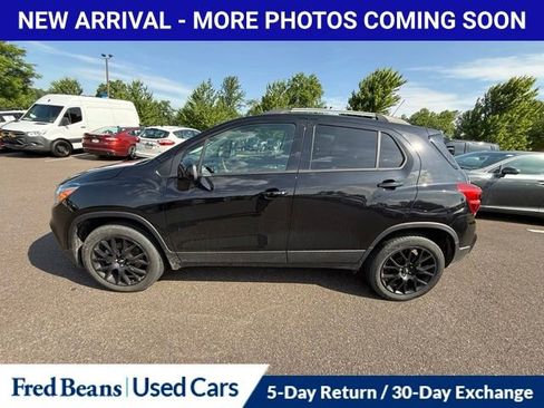 Used 2022 Chevrolet Trax LT w/ Midnight Edition AWD/4WD image 7