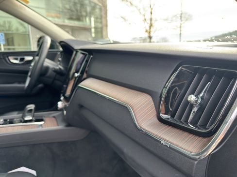 Certified 2022 Volvo XC60 B5 Momentum w/ Climate Package image 27
