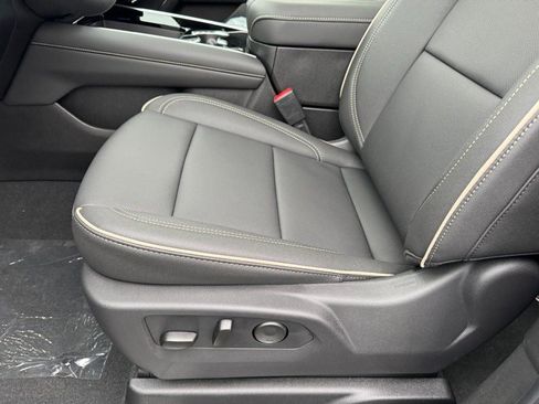 New 2026 Chevrolet Suburban Premier AWD/4WD image 33