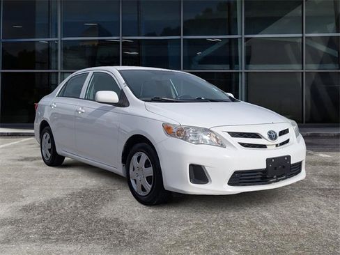 Used 2013 Toyota Corolla L image 2
