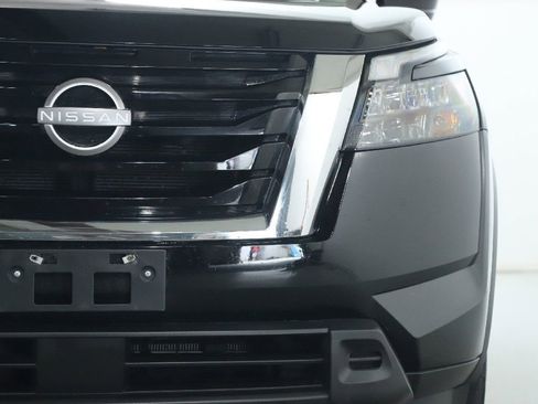 Certified 2025 Nissan Pathfinder SV FWD image 8