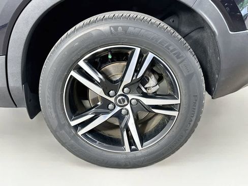Used 2023 Volvo XC40 B5 Plus AWD/4WD image 8