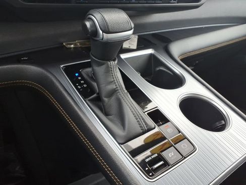 Certified 2022 Toyota Sienna XLE Woodland Edition image 16