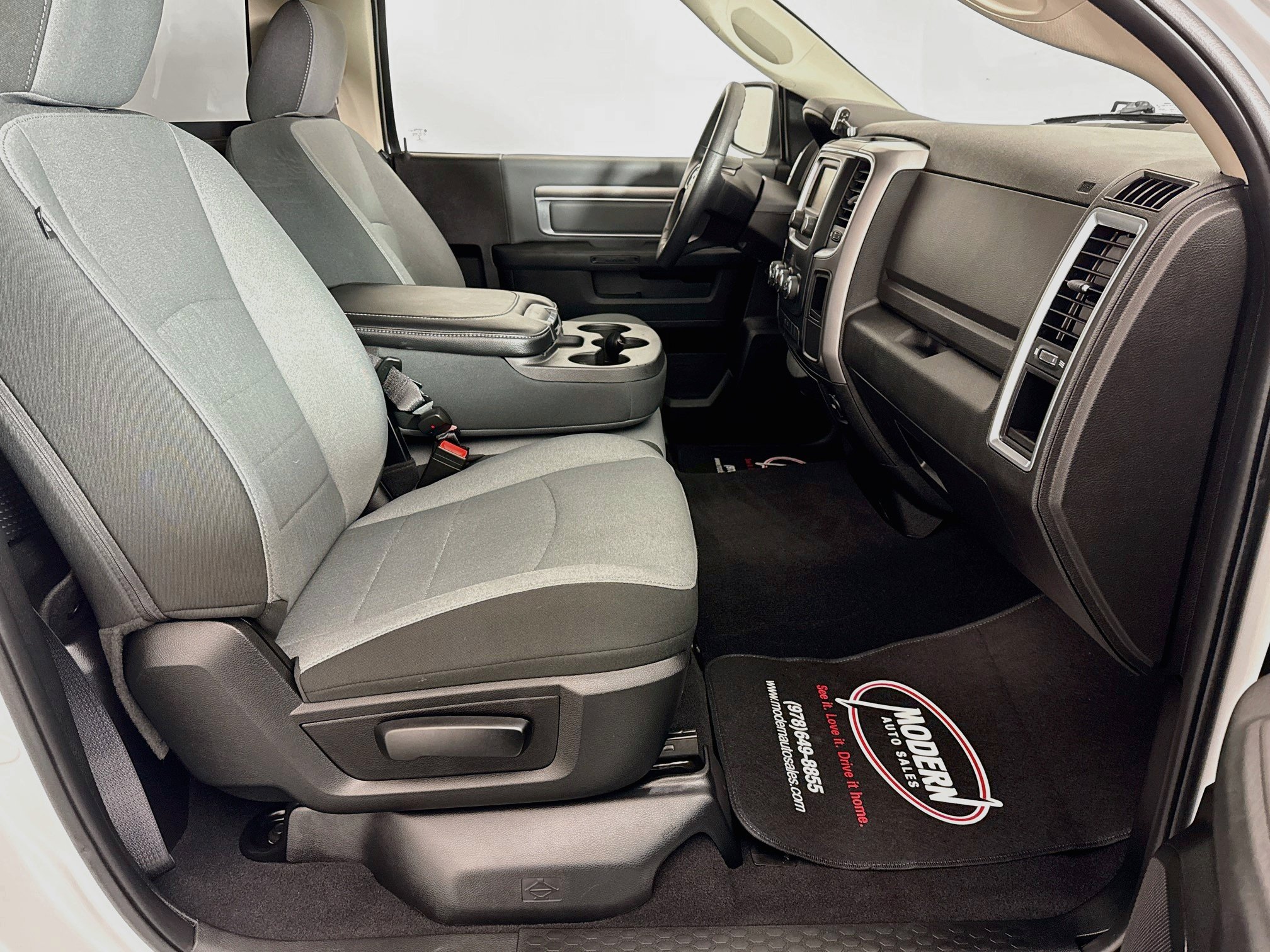 Used 2022 RAM 1500 Classic SLT AWD/4WD image 32