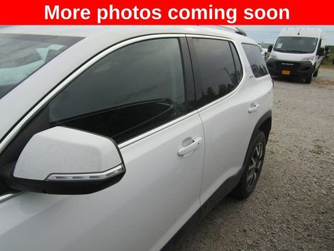 Used 2022 GMC Acadia SLE w/ Driver Convenience Package FWD image 2