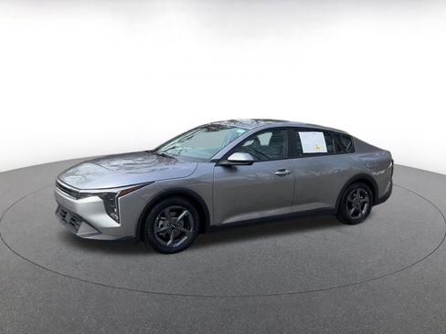 Used 2025 Kia K4 LXS image 8