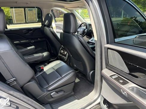 Used 2024 Lincoln Aviator AWD w/ Premium Package image 35