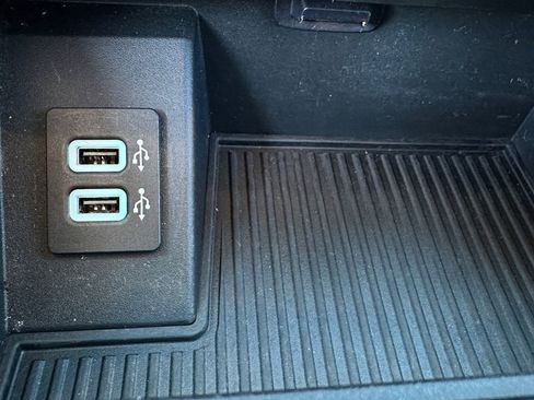 Used 2017 Ford F250 Lariat w/ Chrome Package image 17