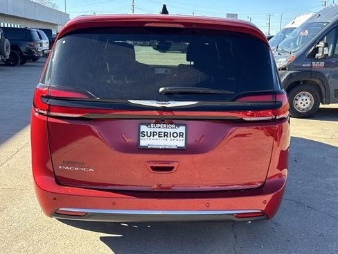 New 2026 Chrysler Pacifica Select image 4