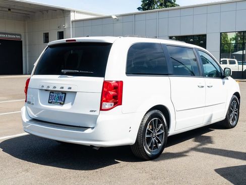 Used 2017 Dodge Grand Caravan GT FWD image 6