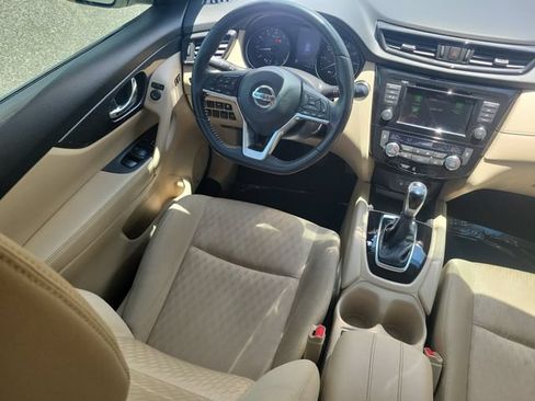 Used 2018 Nissan Rogue SV w/ Premium Package FWD image 13