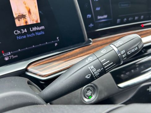 Used 2023 Cadillac Escalade ESV Premium Luxury image 57