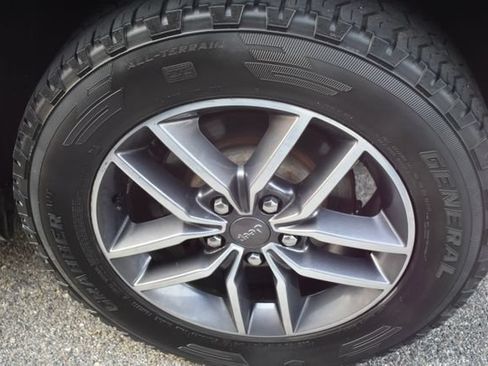 Used 2019 Jeep Grand Cherokee Limited w/ Trailer Tow Group IV AWD/4WD image 46
