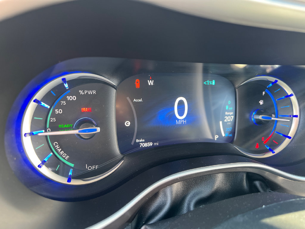 Used 2024 Chrysler Pacifica Limited FWD image 26