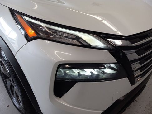 Used 2025 Nissan Rogue SV FWD image 5