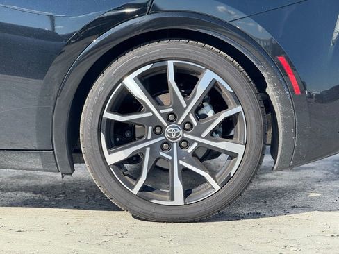 Used 2025 Toyota Prius XSE image 3