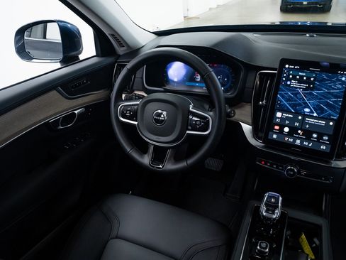 Used 2025 Volvo XC90 B6 Plus image 10