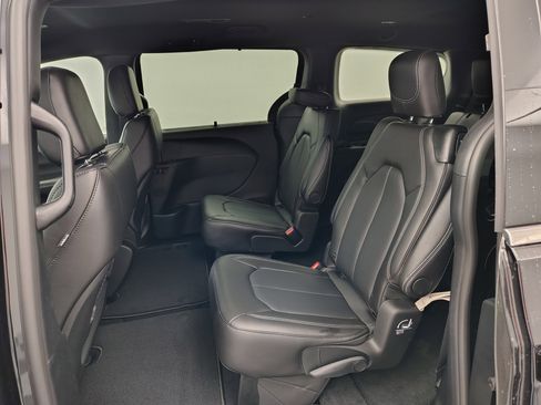 New 2026 Chrysler Pacifica Select FWD image 20