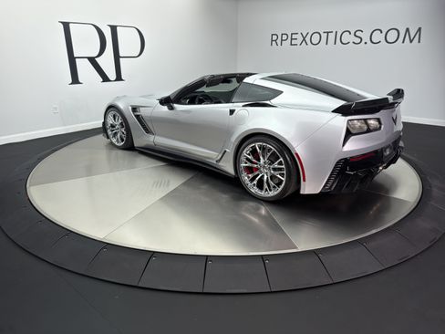 Used 2018 Chevrolet Corvette Z06 RWD image 4